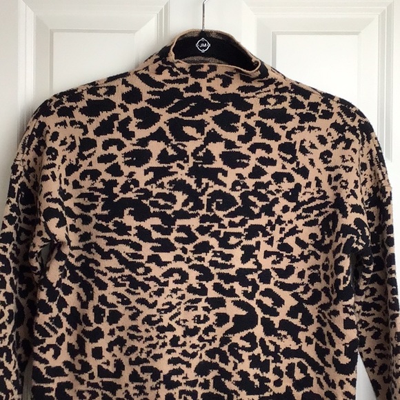 Tahari Sweaters - Tahari 🐆 leopard mock neck sweater